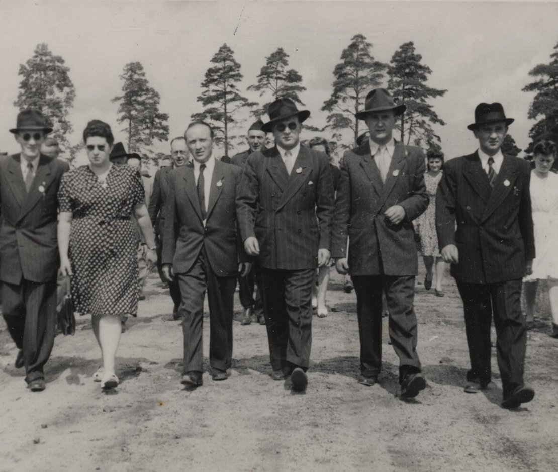 Mitglieder des Zentralkomitees der befreiten Juden der britischen Zone in Bergen-Belsen 1947 © Yad Vashem