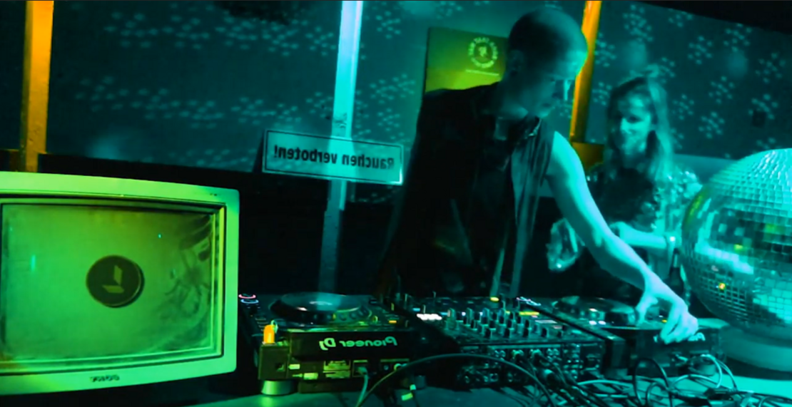 Screenshot vom Live-Stream des DJ Duos Crew Ombrelle in der Reihe Together at Home - Kiel. 